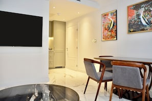 Deluxe Apartment, 1 Bedroom | In-room dining - Sanctum London Regents Park (London)