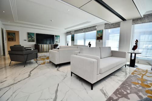 Regent Suite | Área de sala de estar | Televisión de pantalla plana, Netflix y piso con calefacción
