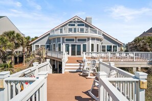 Terrace/patio - 2-story 5 Bed, 5.5 Bath Oceanfront Home Sleeps 18, 4-seat Golf Cart is Included (Fripp Island)