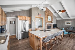 Hus - flere senge - køkken - havudsigt (470 Tarpon Blvd) | Interiør