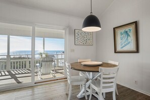 House, Multiple Beds, Kitchen, Ocean View | In-room dining - 474 Tarpon Blvd (Fripp Island)