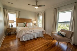 House, Multiple Beds, Balcony (475 Tarpon Blvd) | 4 bedrooms, individually decorated, individually furnished, bed sheets - 475 Tarpon Blvd (Fripp Island)