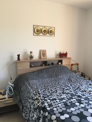 2 chambres, bureau, fer et planche à repasser, Wi-Fi gratuit