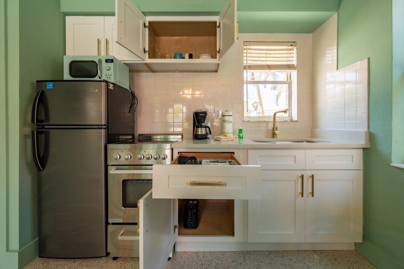 Fridge, microwave, oven, stovetop