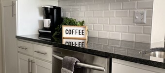 Cozy and Quiet Gem Near Perimeter Mall