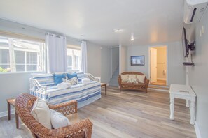 House, Multiple Beds, Kitchen, Golf View | Living room - 515 Remora Dr (Fripp Island)