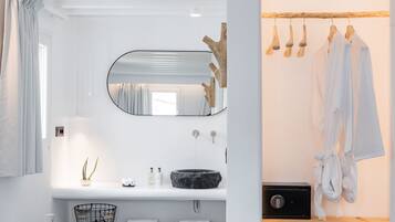 Deluxe Double Room | Premium bedding, memory foam beds, minibar, in-room safe