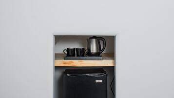 Double Room with Balcony | Coffee and/or coffee maker