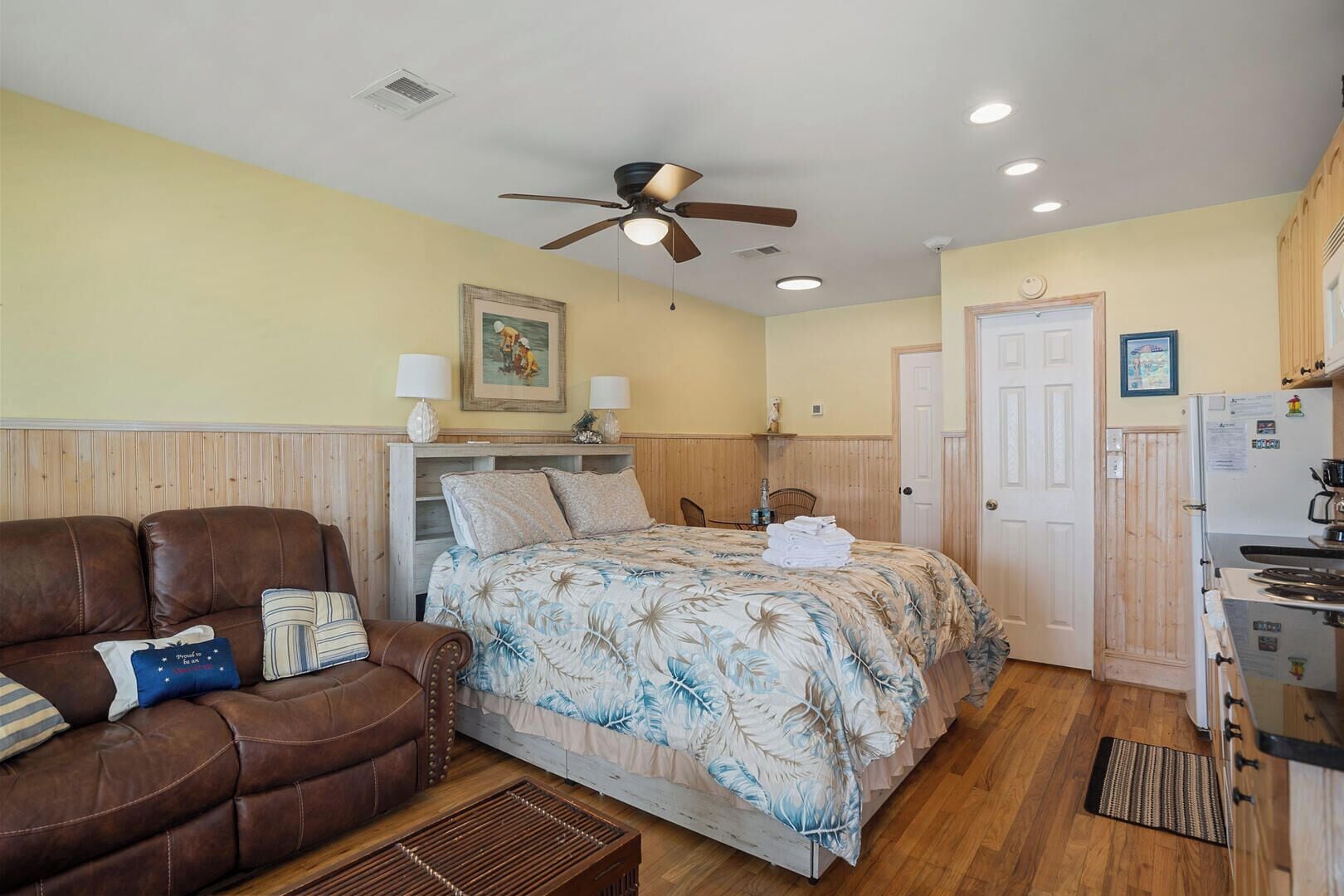 Room, Multiple Beds, Balcony | 1 bedroom, individually decorated, individually furnished, bed sheets