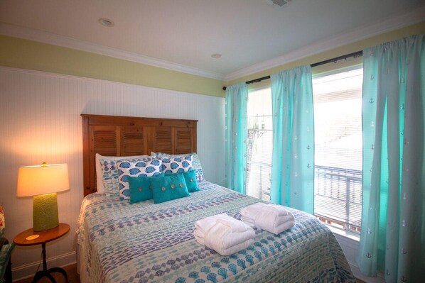 Room, Multiple Beds, Kitchen | 1 bedroom, individually decorated, individually furnished, free WiFi