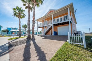 Exterior - Amazing bay views from this 4 bedroom 4 bath house (Port Aransas)