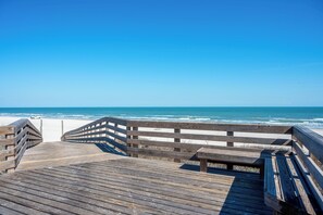Beach nearby - Amazing bay views from this 4 bedroom 4 bath house (Port Aransas)
