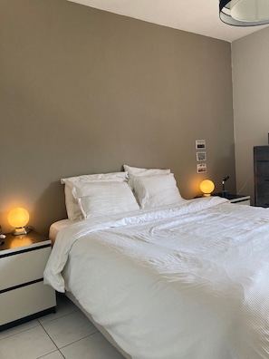 3 slaapkamers, een bureau, een strijkplank/strijkijzer, wifi