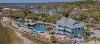 Newly Updated Poolside Studio Steps From Beach, Sandbar, & Tennis