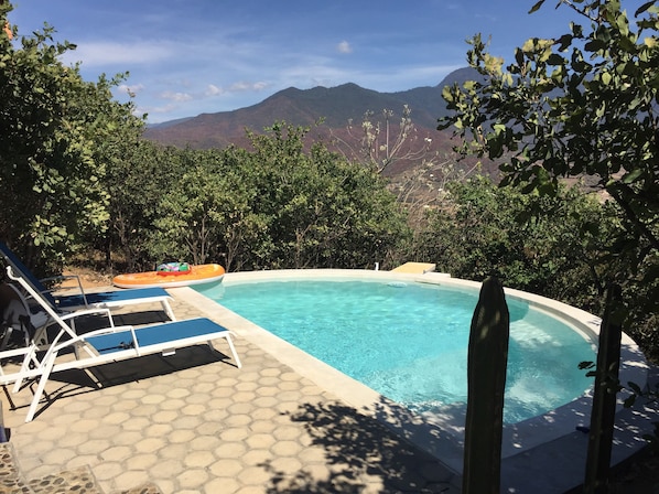 Piscina all'aperto, una piscina riscaldata