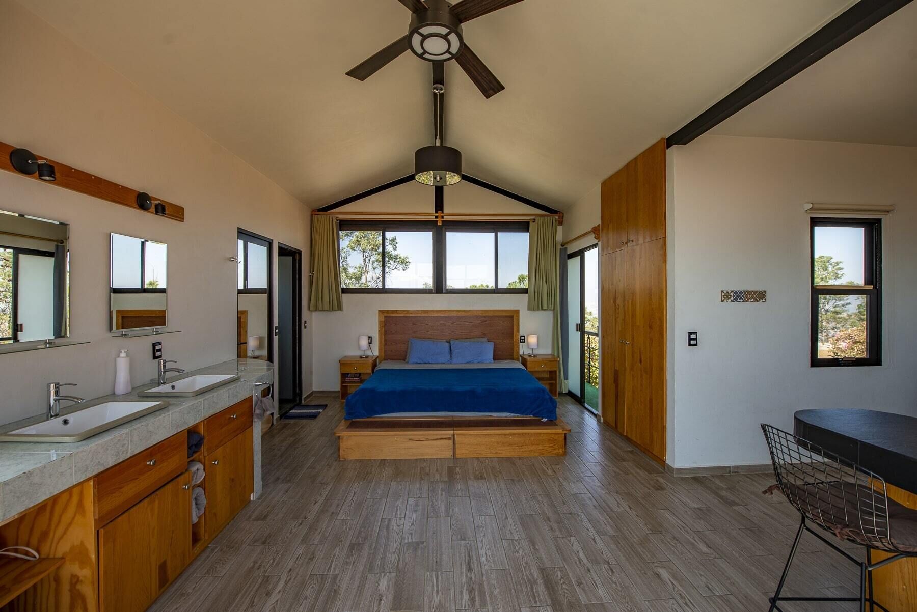 1 Schlafzimmer, Schreibtisch, Bügeleisen/Bügelbrett, Reisekinderbett