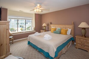 콘도, 침대(여러 개), 발코니, 부분 바다 전망 | 객실에서 보이는 전망