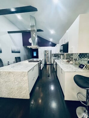 Fridge, microwave, oven, stovetop - Elegant NW Atlanta Oasis, 2 Kitchens, Sauna, Billiards, Patio, Sundeck & Yard! (Atlanta)