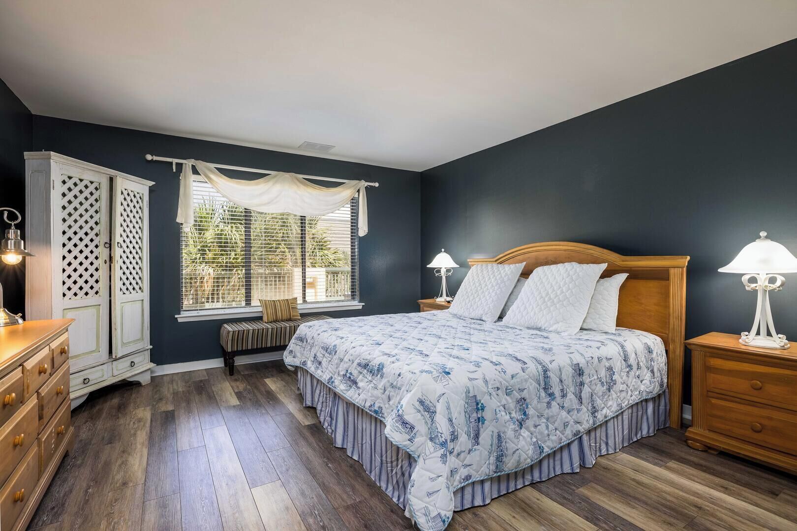 3 bedrooms, individually decorated, individually furnished, bed sheets