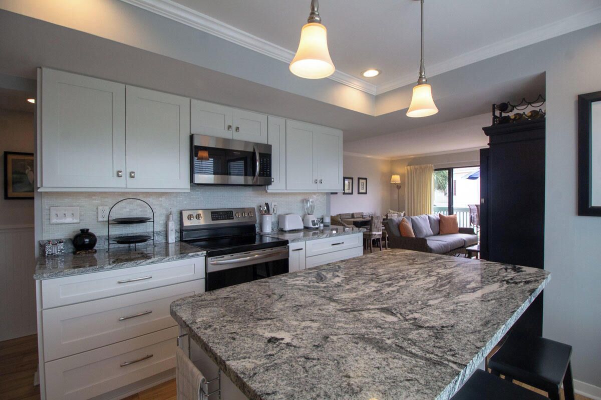 Condo, 1 King Bed, Kitchen, Ocean View | Private kitchen