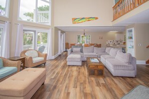 House, Multiple Beds, Pool Access, Ocean View | Living area - 702 Whiting Rd (Fripp Island)