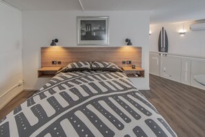 2 Schlafzimmer, Zimmersafe, Schreibtisch, Bügeleisen/Bügelbrett