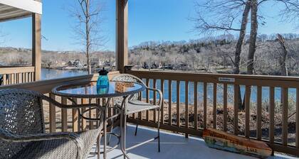 NEW! LAKEFRONT Condo - Couples Retreat!