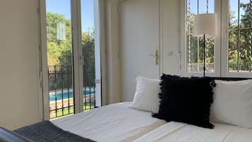 7 bedrooms, desk, soundproofing, iron/ironing board
