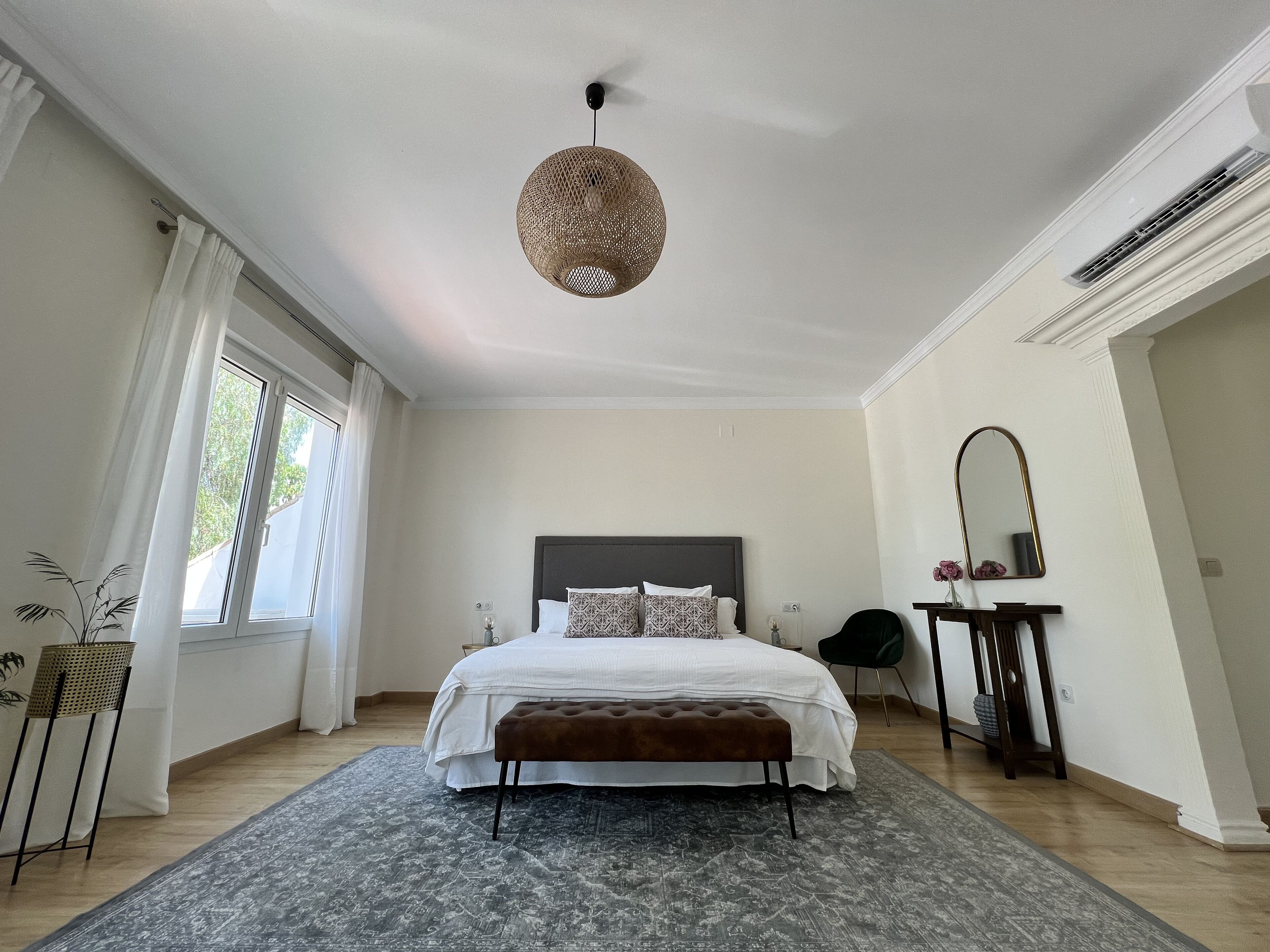 7 bedrooms, desk, soundproofing, iron/ironing board