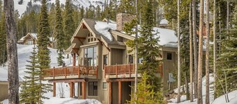 Spacious Ski-In/Ski-Out Retreat