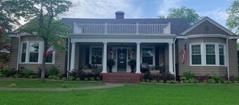 Racetrack Guest Quarters -Walk to Oaklawn Resort/Majestic Park!  1.1 mi downtown