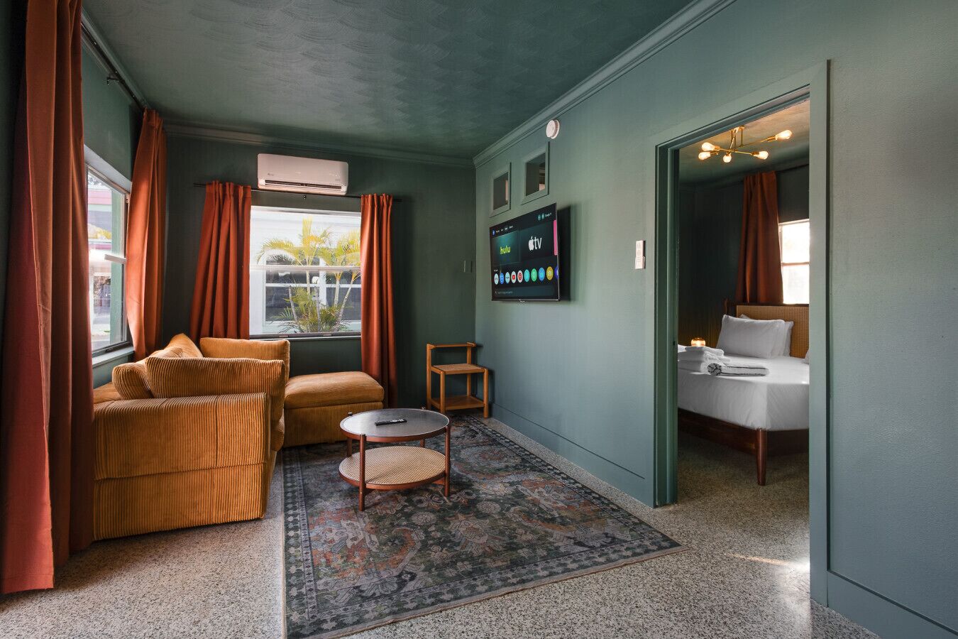 1 slaapkamer, een bureau, een strijkplank/strijkijzer, wifi