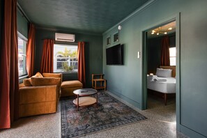 1 habitación, escritorio, tabla de planchar con plancha y wifi 