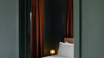 1 bedroom, desk, iron/ironing board, WiFi