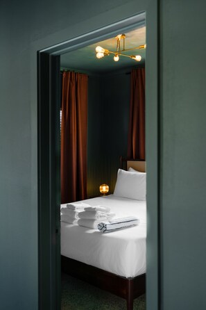 1 bedroom, desk, iron/ironing board, WiFi - 106 · Experience Time Travel: Retro Motel Apartment (Clearwater)