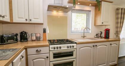 3 Bed 2 Bath Luxury Lodge In 5* South Lakeland Leisure Village.