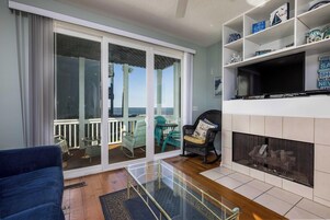 Casa de campo, 1 cama Queen, sacada, vista para o oceano | Área de estar