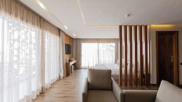 Premium bedding, minibar, in-room safe, laptop workspace