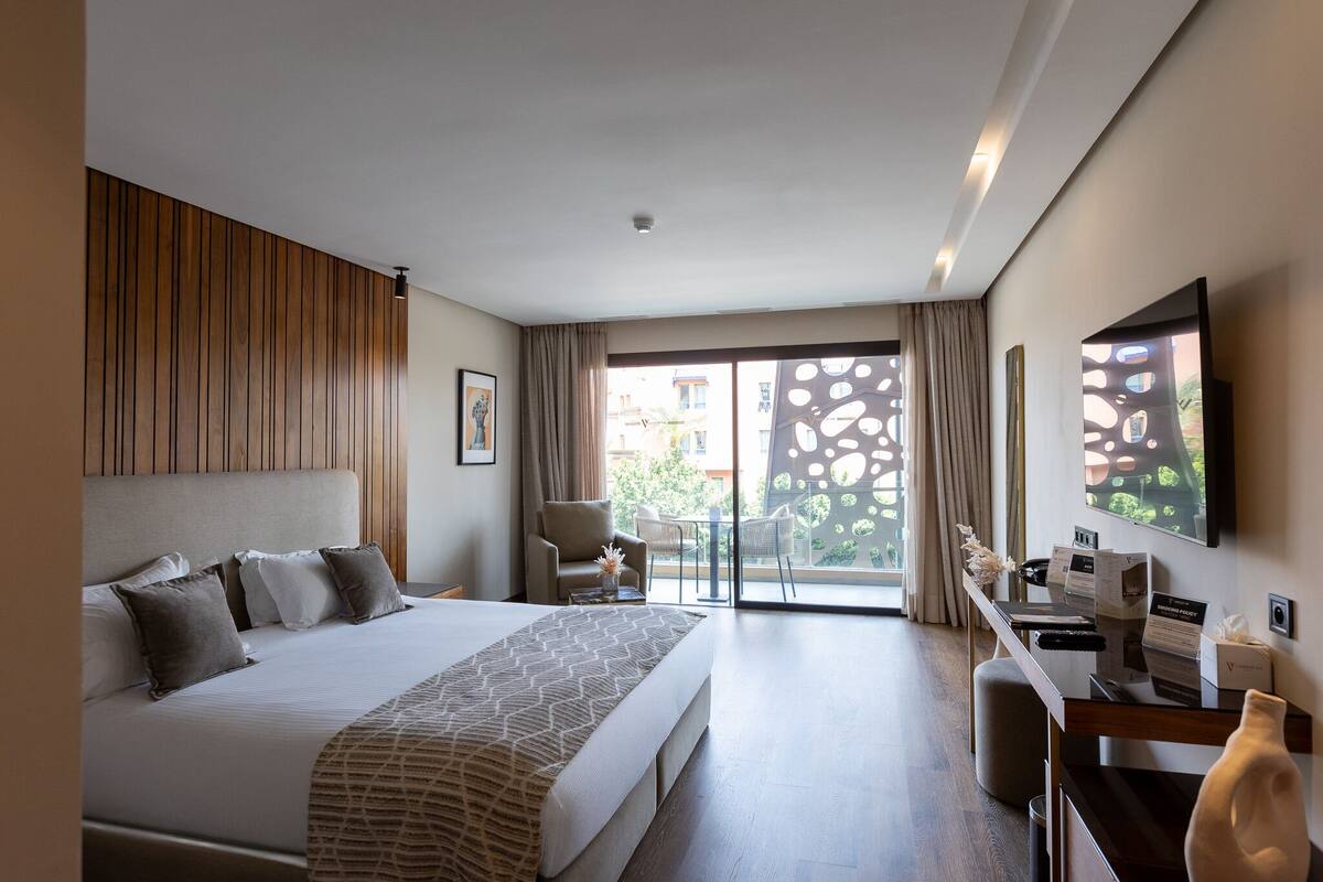 Ropa de cama de alta calidad y minibar 