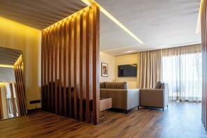 Executive Suite | 1 bedroom, premium bedding, minibar, in-room safe