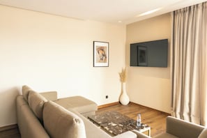 1 bedroom, premium bedding, minibar, in-room safe