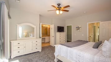 House, Multiple Beds, Patio, Golf View (712 Bonito Dr) | 3 bedrooms, individually decorated, individually furnished, bed sheets