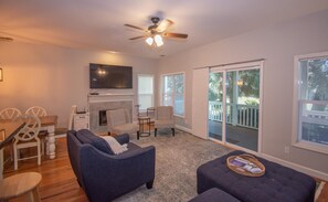 House, Multiple Beds, Patio, Golf View (712 Bonito Dr) | Living area - 712 Bonito Dr (Fripp Island)