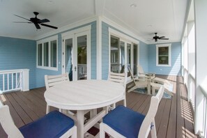 Rumah, Beberapa Tempat Tidur, balkon, pemandangan kebun | Tempat makan outdoor