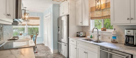 House, Multiple Beds, Kitchen, Partial Ocean View | Private kitchen