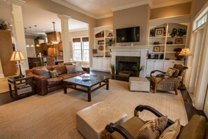 Casa, varias camas, balcón, vista al océano | Sala de estar