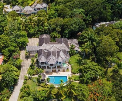 Luxury villa with a breathtaking view of the ocean