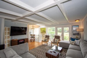 House, Multiple Beds, Balcony, Garden View | Living area
