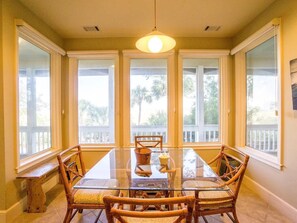 Casa, varias camas, balcón | Servicio a la habitación