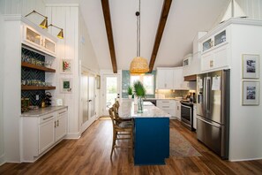 Huis, meerdere bedden, keuken, uitzicht op oceaan | Privékeuken | Een koffiezetapparaat/waterkoker